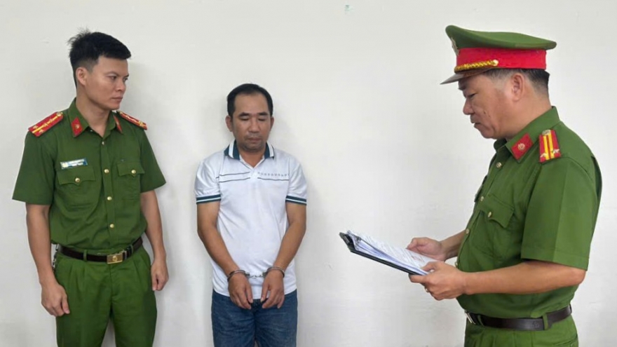 Dùng dao đâm bạn nhậu vì cho rằng đã trêu ghẹo chủ quán