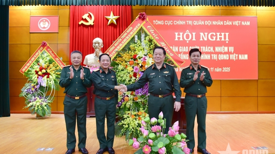 Đại tướng Nguyễn Trọng Nghĩa nhận bàn giao nhiệm vụ từ Đại tướng Trịnh Văn Quyết