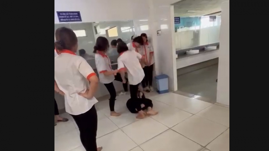 Tiếp tục xảy ra vụ nữ sinh bị đánh hội đồng trong nhà vệ sinh trường học ở TP.HCM