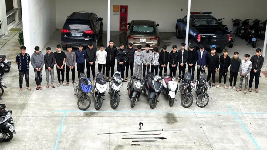 Mâu thuẫn trên tiktok, cả nhóm mang dao, tuýp sắt đi đánh nhau