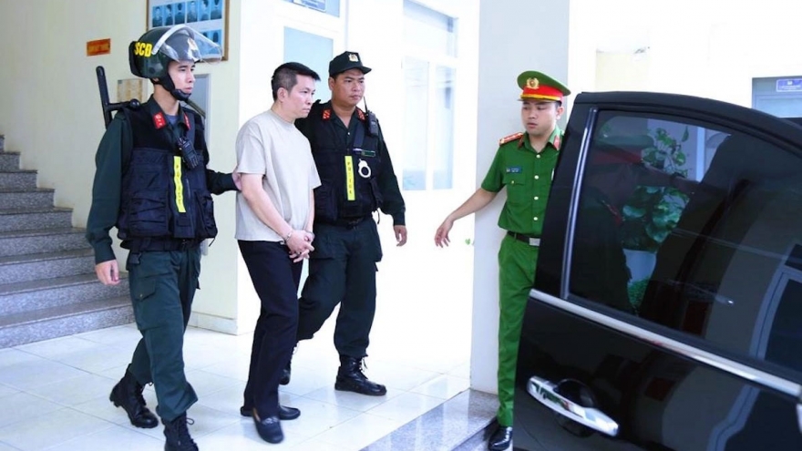 Chồng Đoàn Di Băng và 2 người khác bị bắt vì cáo buộc sản xuất, buôn bán hàng giả