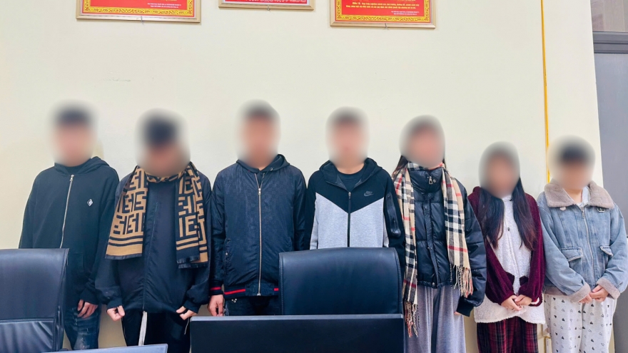 Túng tiền tiêu xài, 7 thanh thiếu niên rủ nhau trộm tiền công đức