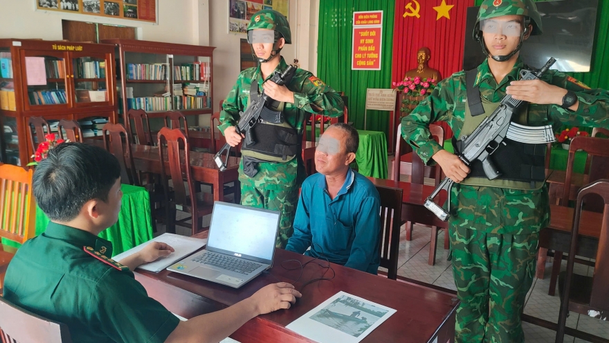 Khởi tố vụ đưa đón người vượt biên trái phép để hưởng tiền công