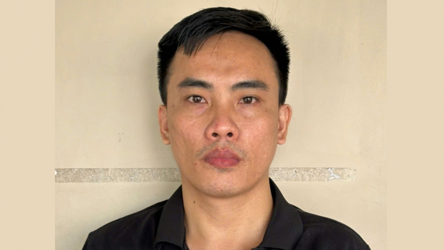 Tên cướp trốn truy nã đặc biệt nguy hiểm ra đầu thú