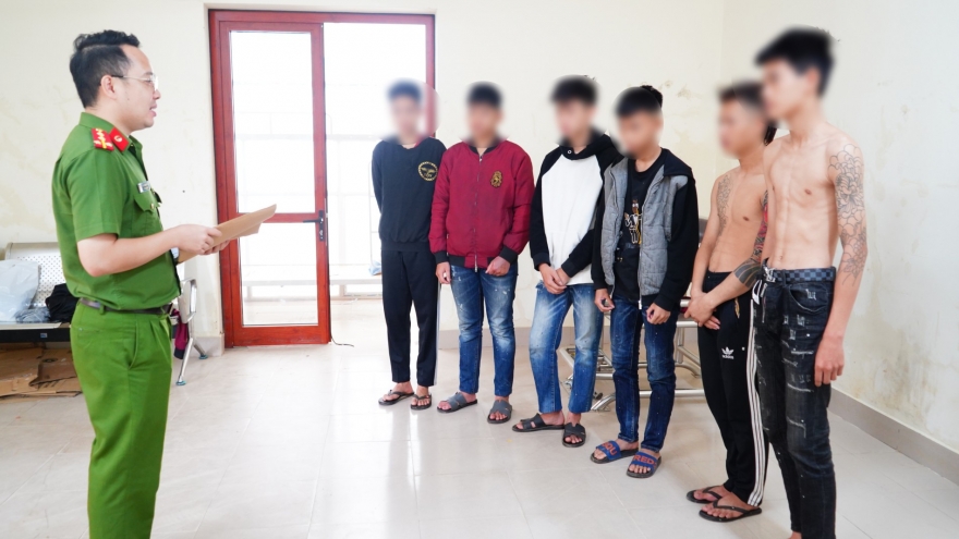 Bắt nhóm thanh niên chém người vì mâu thuẫn "thế chấp" điện thoại