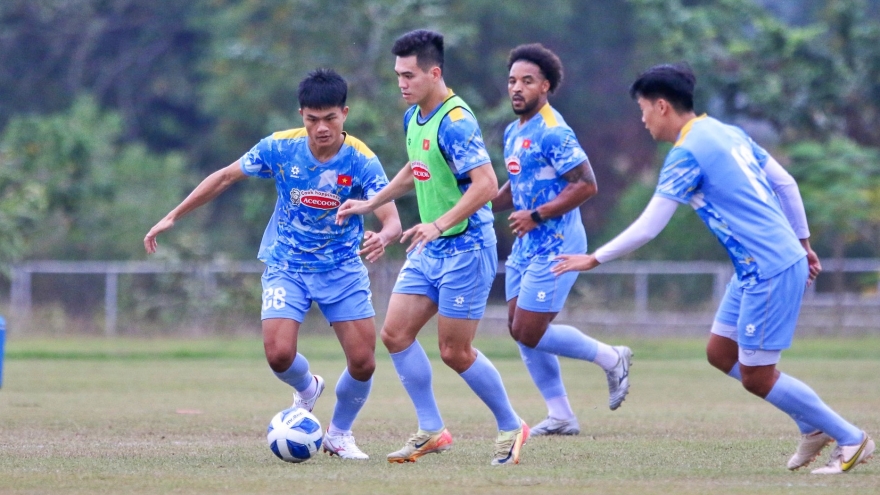 ĐT Việt Nam "gặp khó" về điều kiện tập luyện trước trận đấu với Lào