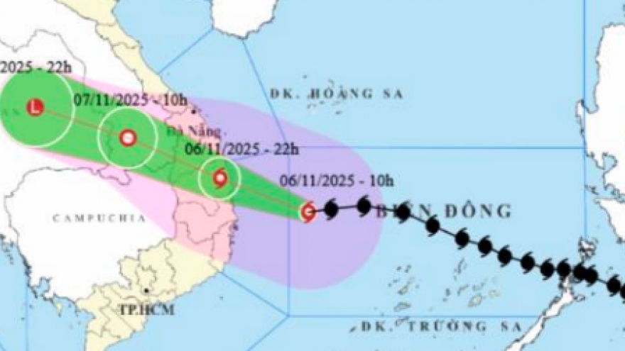 Bão số 13 gây gió giật cấp 17, sóng cao 11m, mưa đặc biệt lớn tại miền Trung