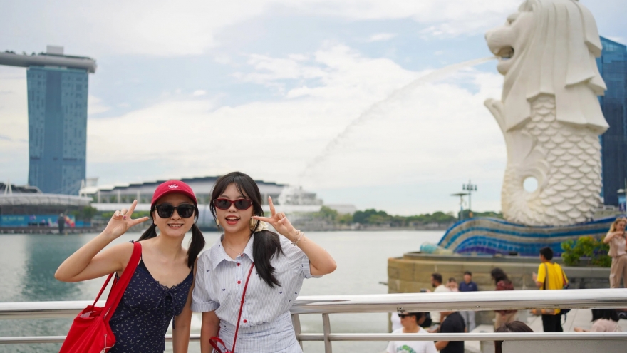 Giới trẻ Trung Quốc đổ xô đến Singapore, bất chấp giá cả đắt đỏ