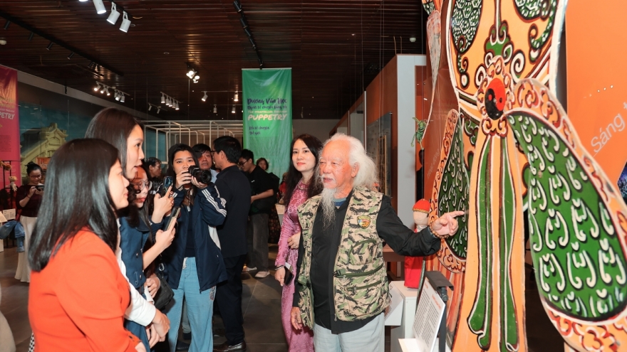 Người kể chuyện bằng rối