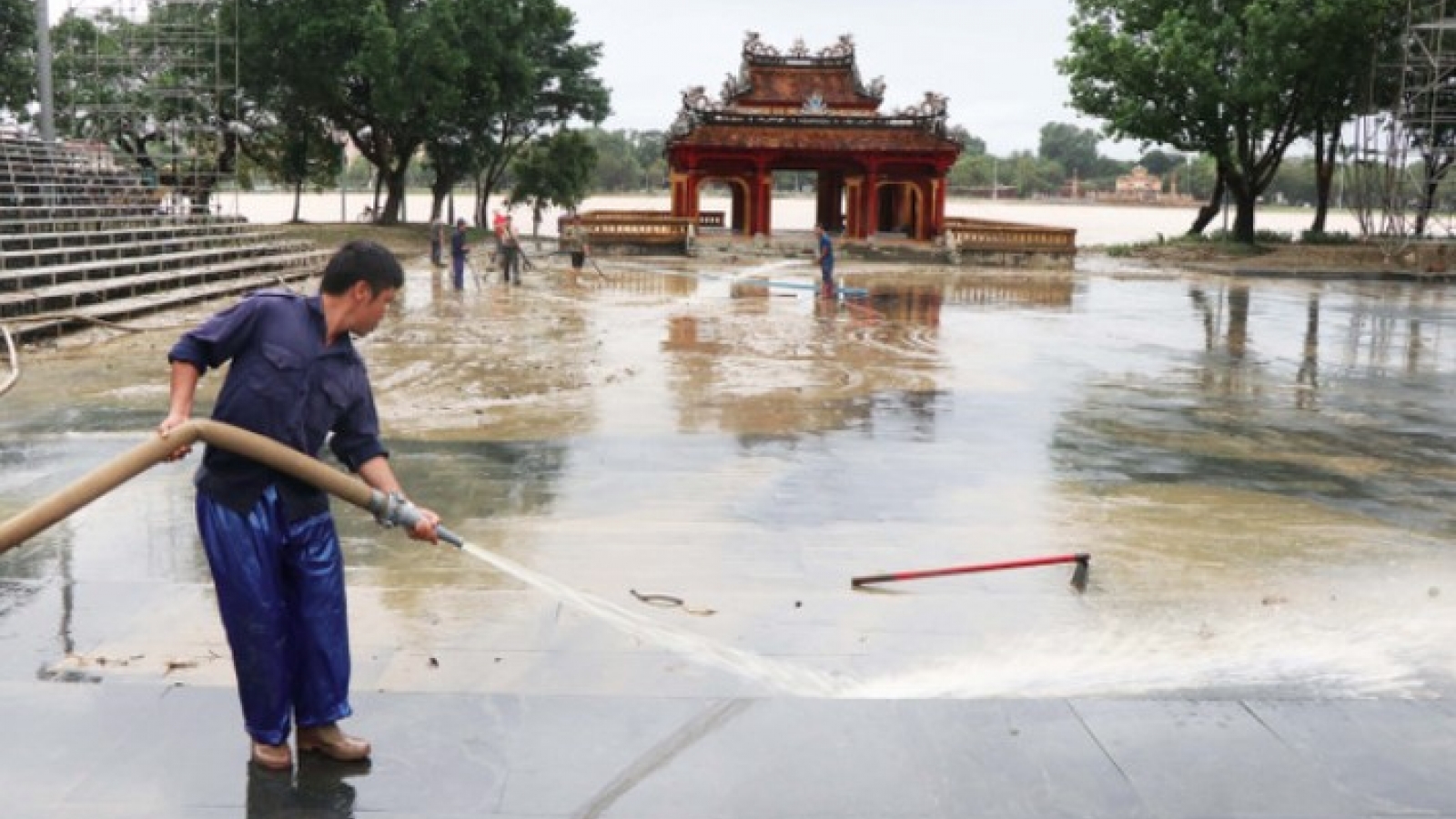Prime Minister requests swift action to address flood aftermath in central region