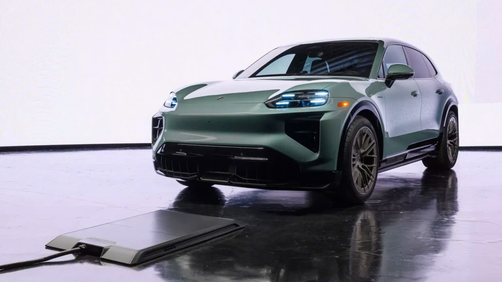 Porsche Cayenne Turbo Electric hơn 1.100 mã lực được giới thiệu