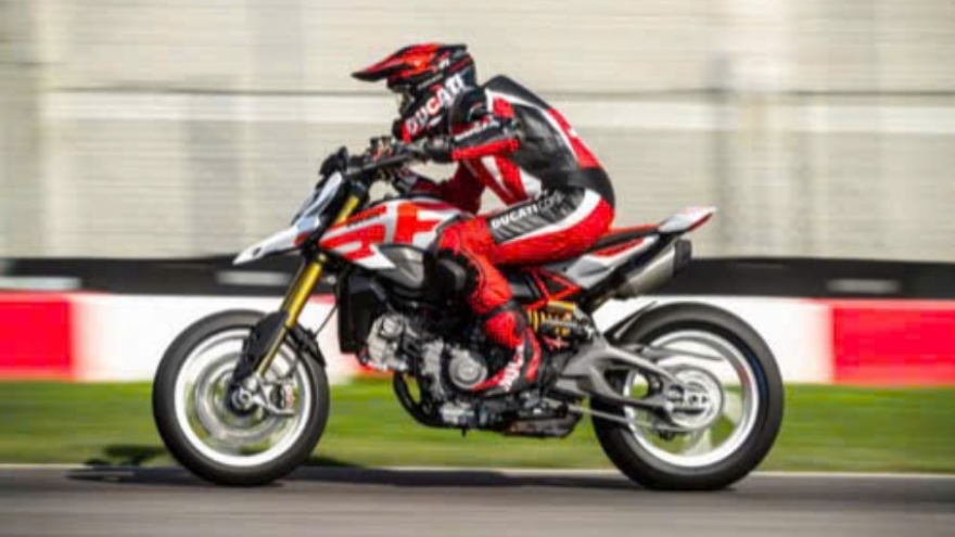 Ducati Hypermotard V2 2026 ra mắt: Nhẹ hơn, mạnh hơn và đậm chất motard
