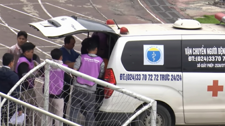 Cầu thủ bị co giật, phải nhập viện khẩn cấp khi thi đấu giải hạng Ba Quốc gia