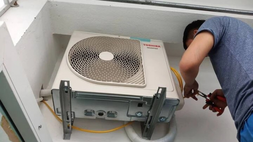 Nhà chung cư lắp cục nóng điều hòa ở đâu?