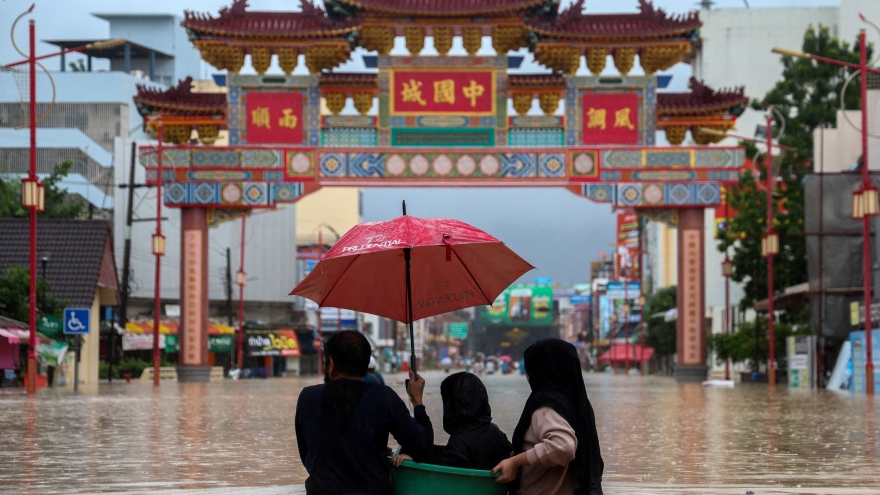 Miền Nam Thái Lan hứng chịu mưa lũ kỷ lục, Hat Yai sơ tán toàn bộ dân cư