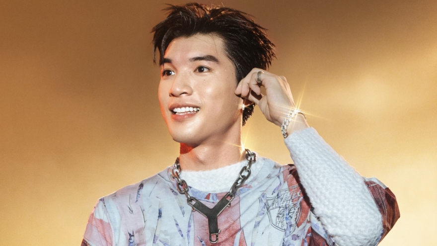 HIEUTHUHAI trình diễn 45 phút tại lễ hội âm nhạc Mbillion