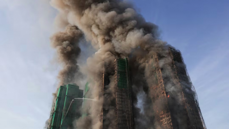 Trưởng Đặc khu Hong Kong cam kết truy cứu trách nhiệm đến cùng vụ cháy chung cư