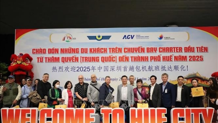 Hue welcomes first charter flight from China’s Shenzhen