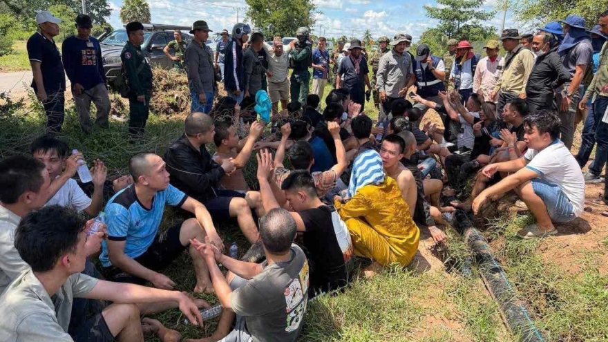 Hưng Yên tiếp nhận 20 công dân về từ Campuchia trong tình trạng sức khoẻ yếu