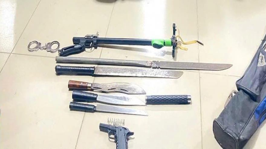 Nóng 24h: Nhóm thanh thiếu niên trữ vũ khí "hẹn" giải quyết mâu thuẫn