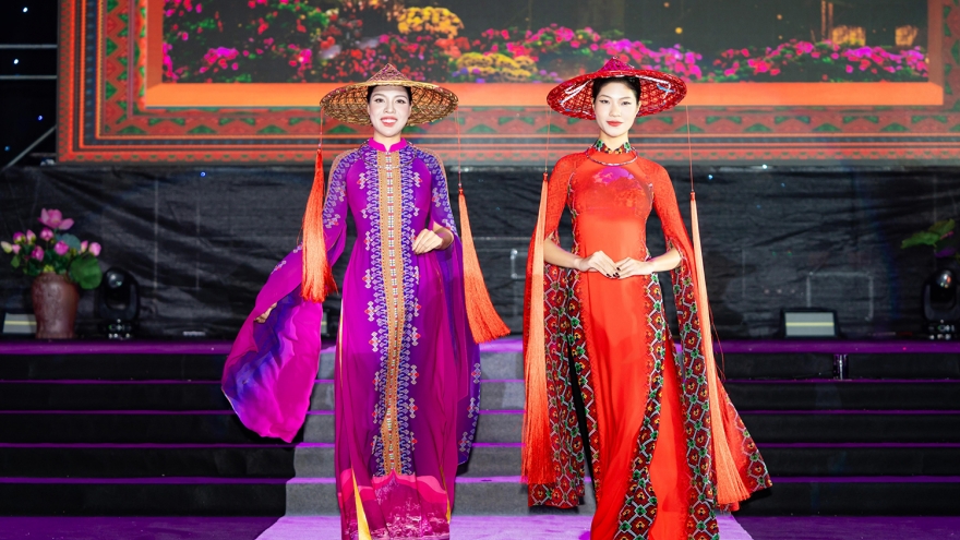 Áo dài “Hương sắc Việt Nam”: Vẻ đẹp di sản được đánh thức qua từng nếp lụa
