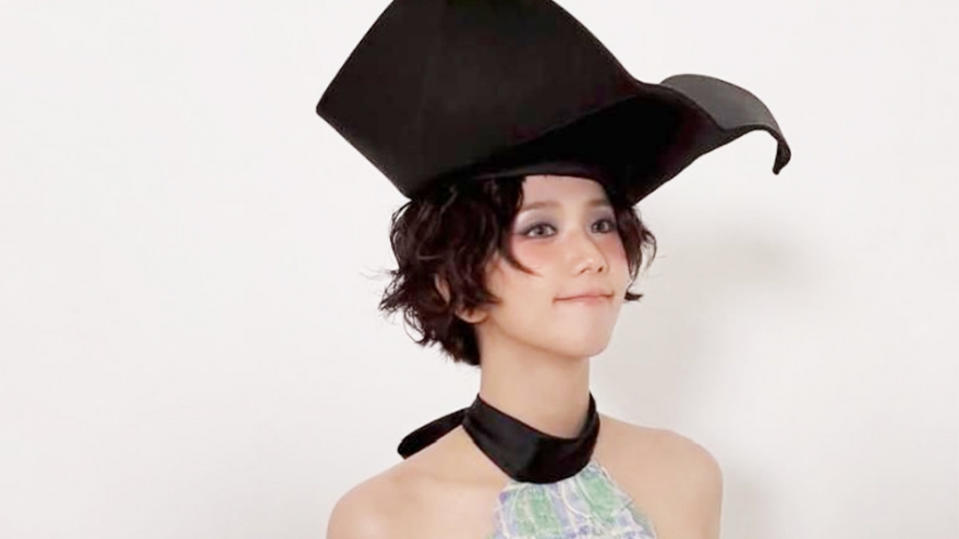 Jisoo của BLACKPINK khiến fan choáng váng với thay đổi ngoạn mục của mái tóc ngắn