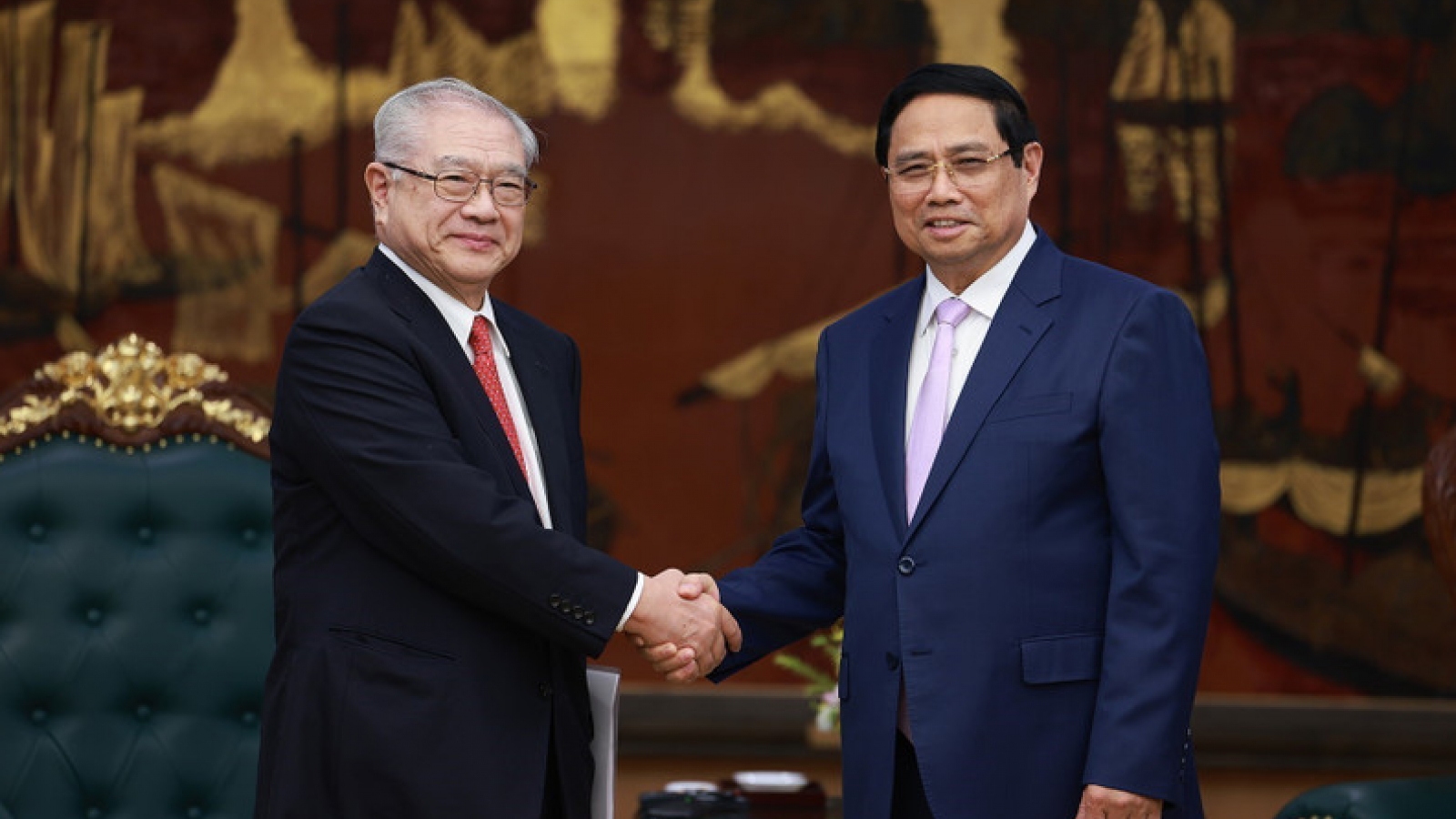PM suggests expanding cooperation with Japan’s Kansai region