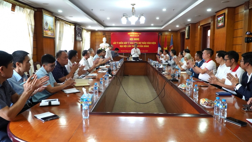 Cộng đồng người Việt tại Lào góp ý dự thảo văn kiện Đại hội XIV của Đảng