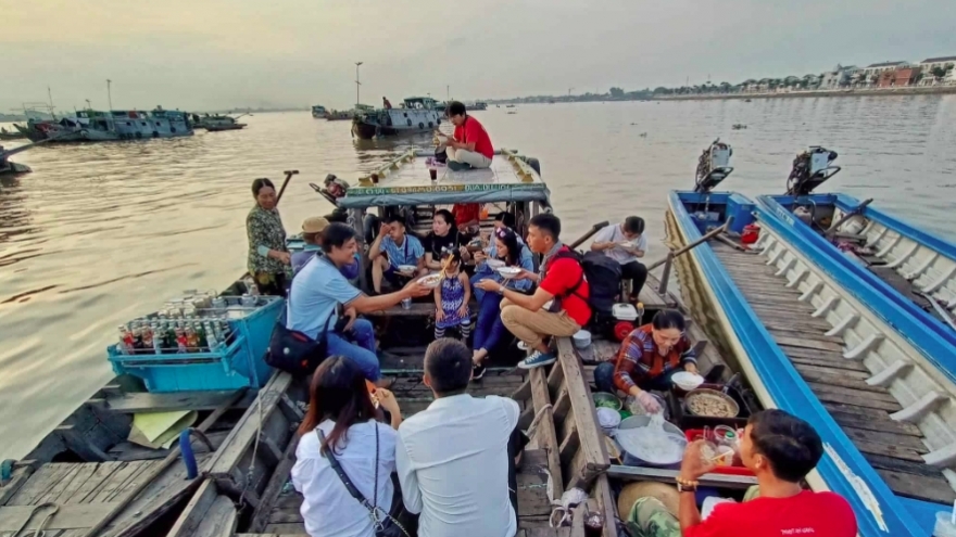 Food drives travel decisions for Vietnamese travelers, says Booking.com