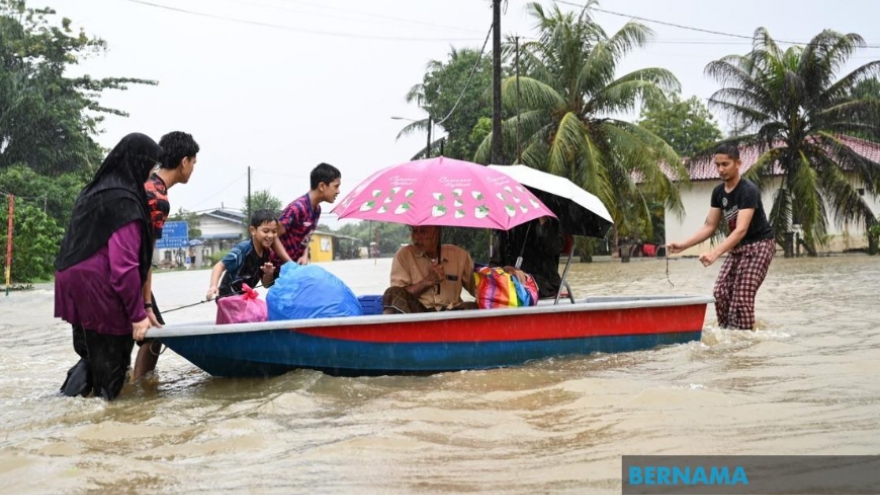 Lũ lụt và sạt lở đất nghiêm trọng ở Malaysia khiến hơn 35.000 người phải sơ tán