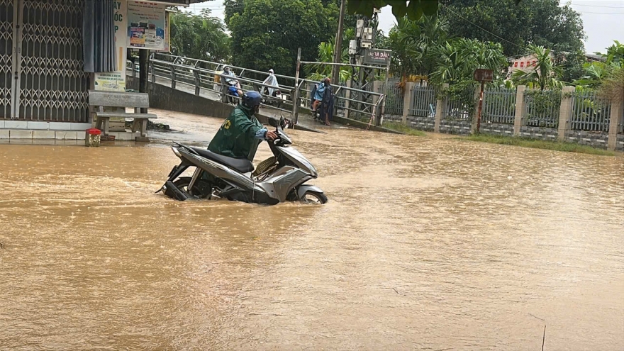 Mưa lớn, nhiều nơi ở tỉnh Quảng Ngãi ngập cục bộ