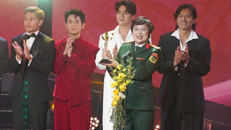 Mưa đỏ thắng giải Bông sen Vàng tại Liên hoan phim Việt Nam lần thứ 24