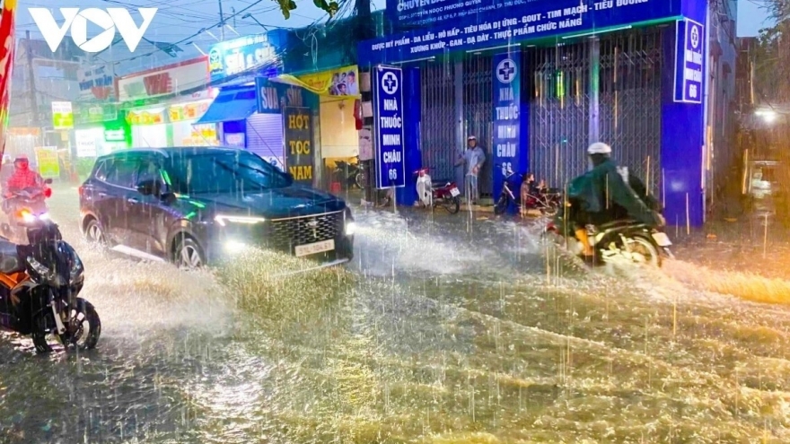 Miền Trung tiếp tục mưa lớn