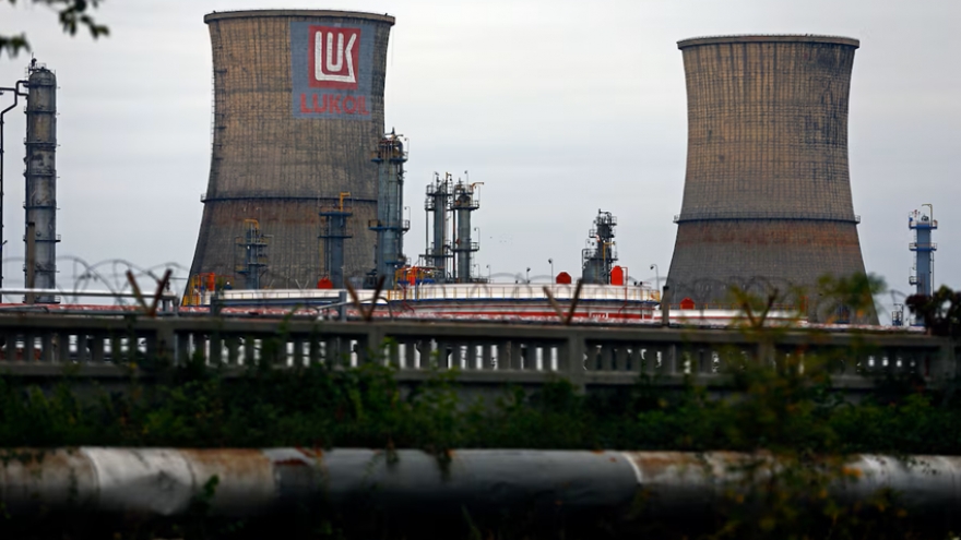 Mỹ tạm hoãn trừng phạt tập đoàn dầu khí Lukoil của Nga