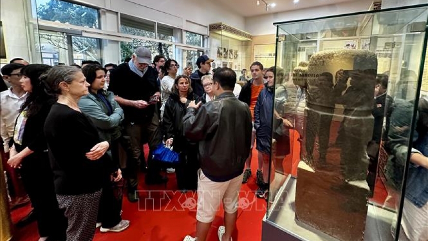 Da Nang unveils 19 national treasures for the first time