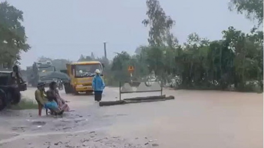 Quốc lộ 29 ngập sâu 1 mét, giao thông Buôn Ma Thuột - Tuy Hòa bị chia cắt