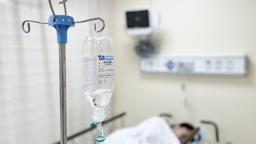 Thêm 11 trường hợp nhập viện sau ăn bánh mì, một ca phải ở hồi sức tích cực