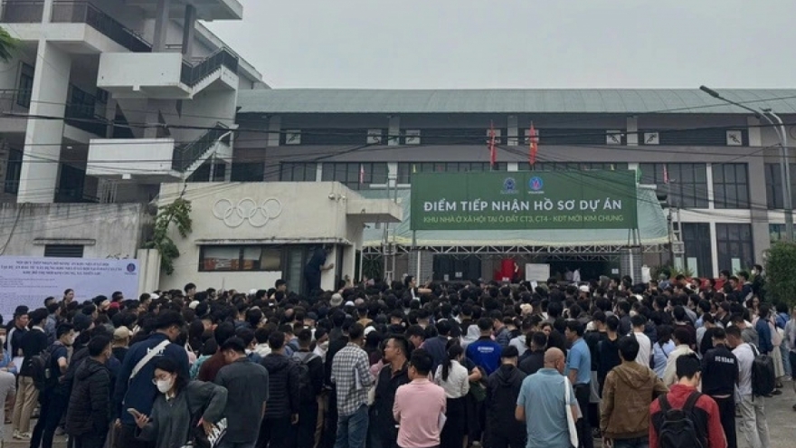 Giải quyết căn cơ tình trạng hàng nghìn người chen nhau nộp hồ sơ nhà ở xã hội