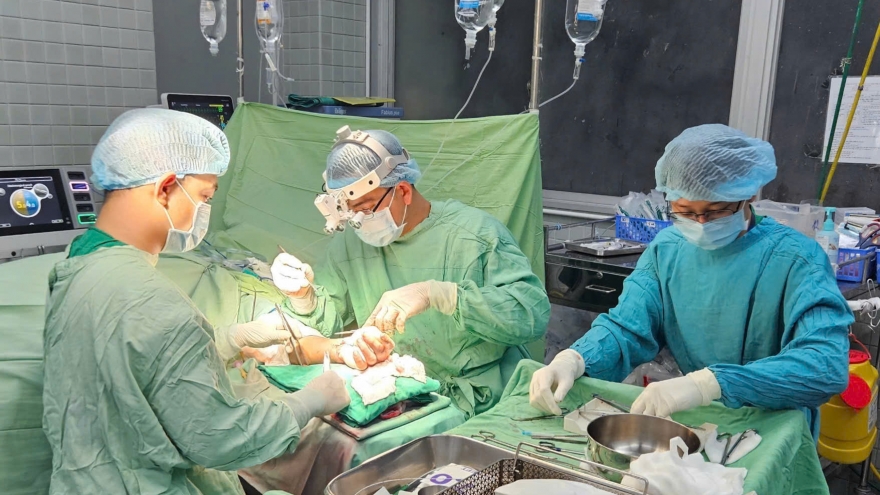 Nối thành công hai bàn tay đứt lìa