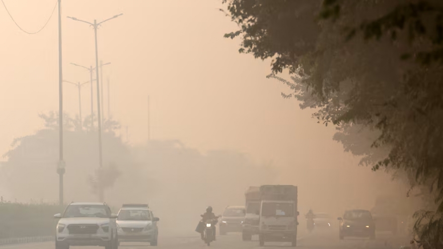Ô nhiễm không khí lên mức “nguy hiểm”, thủ đô Ấn Độ áp đặt thêm biện pháp hạn chế