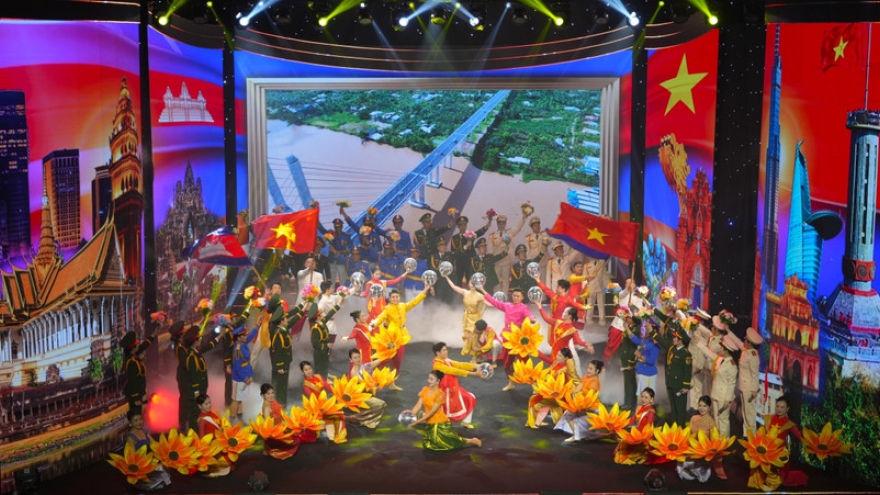 Young Vietnamese, Cambodian officers engage in friendship exchange