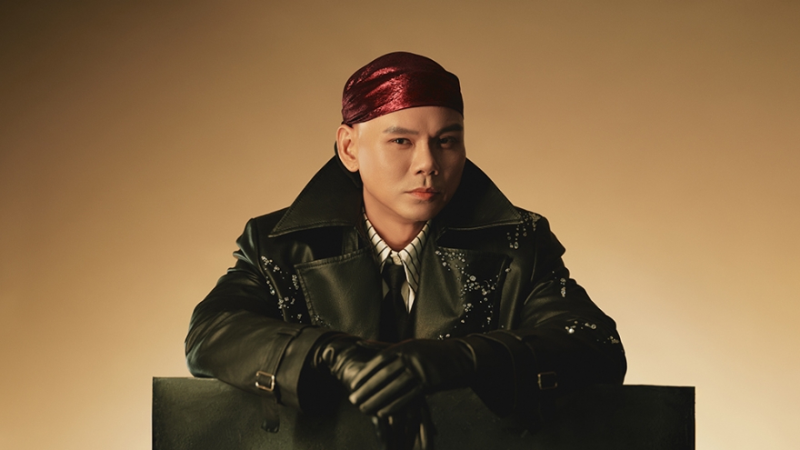 Phan Đinh Tùng trải lòng về hành trình 26 năm ca hát mang “họ mẹ”