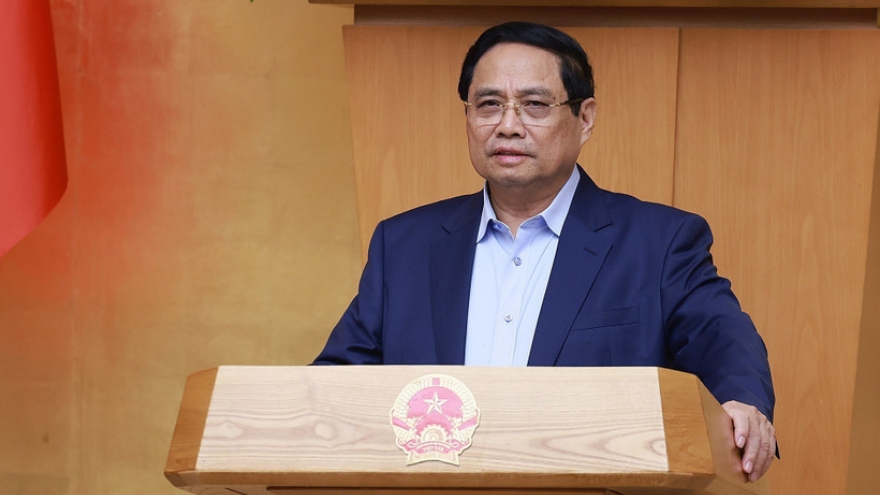 PM urges fast-track establishment of int'l financial centre to boost growth