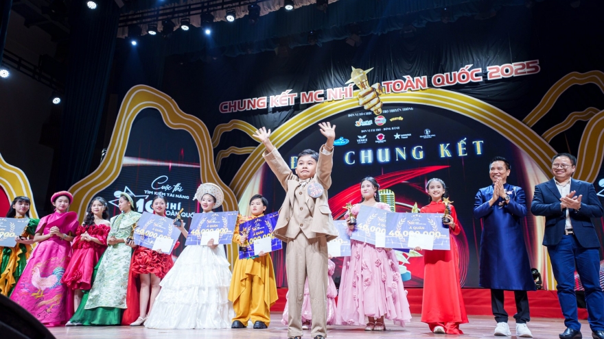 Cậu bé 6 tuổi kể chuyện Vua Lê Đại Hành giành quán quân MC Nhí toàn quốc 2025