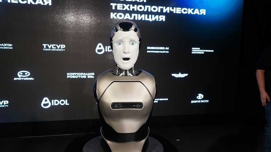 Idol - robot hình người đầu tiên tích hợp trí tuệ nhân tạo của Nga