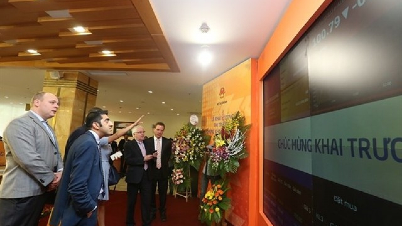 Vietnam stock market to attract foreign investors with new reforms