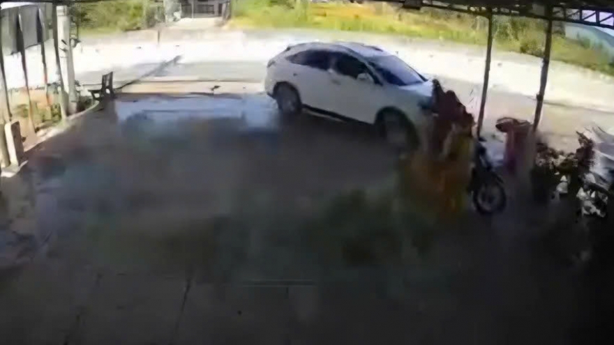 Nóng 24h ngày 1/12: Mâu thuẫn gia đình, lái ô tô tông người thân tử vong