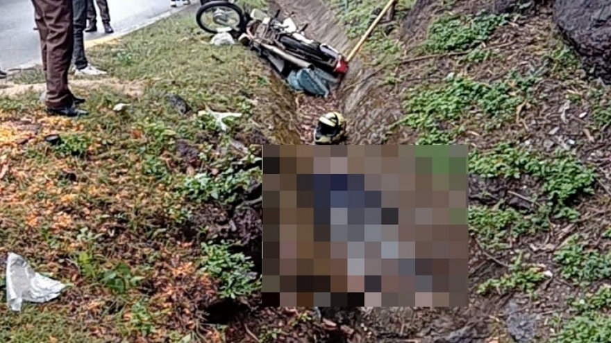 Va chạm với xe tải trên Quốc lộ 6, 1 người tử vong