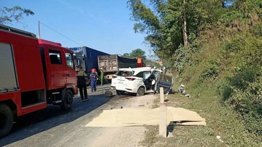 Ô tô lấn làn tông xe đầu kéo, 4 người chết: Khởi tố vụ án, bắt giữ tài xế