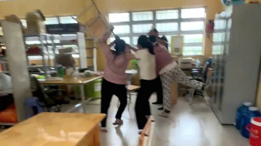 Công an làm việc thầy giáo nhắn tin thân mật với nữ sinh ở Tây Ninh